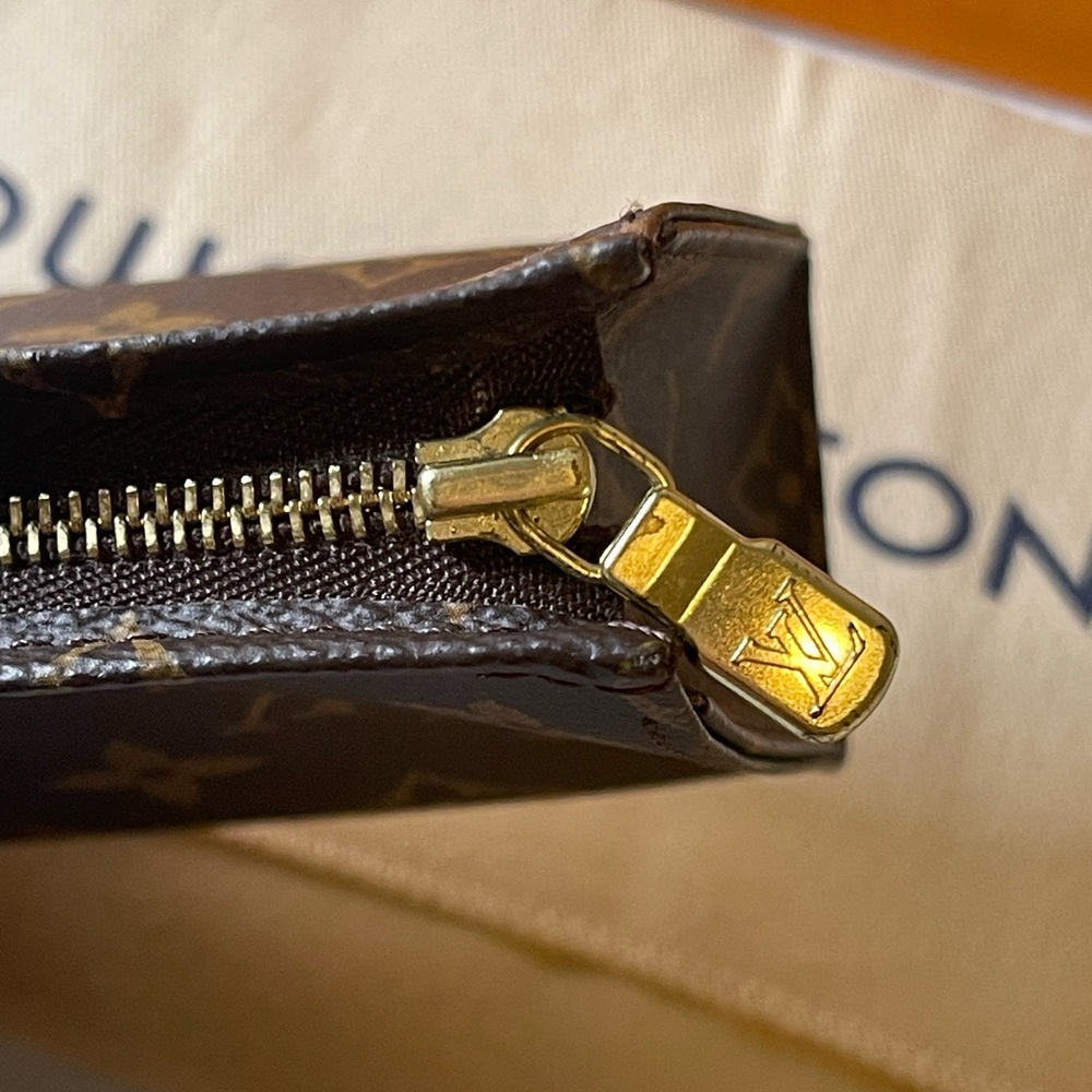 ❌SOLD❌ Louis Vuitton Toiletry 15 - Picture 7 of 9